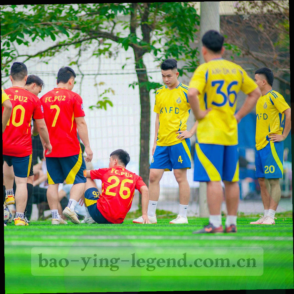 若干条错误提示语片段与对应状态图标以网格方式排列的信息图，其中高频的几条用金色边框标出